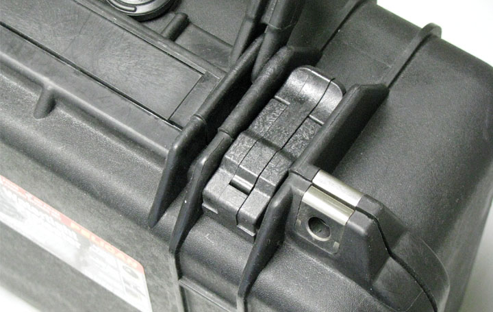 app coiled pin heavy duty case close up